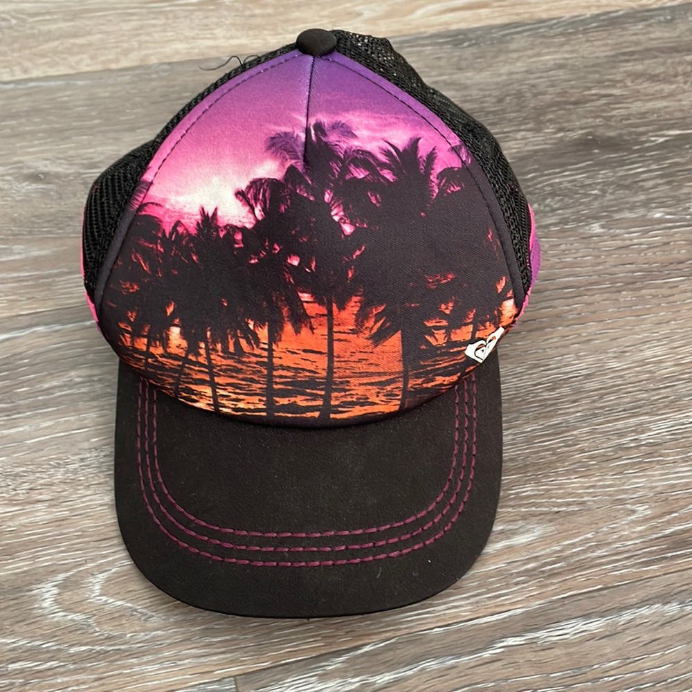 Young girls Roxy hat.